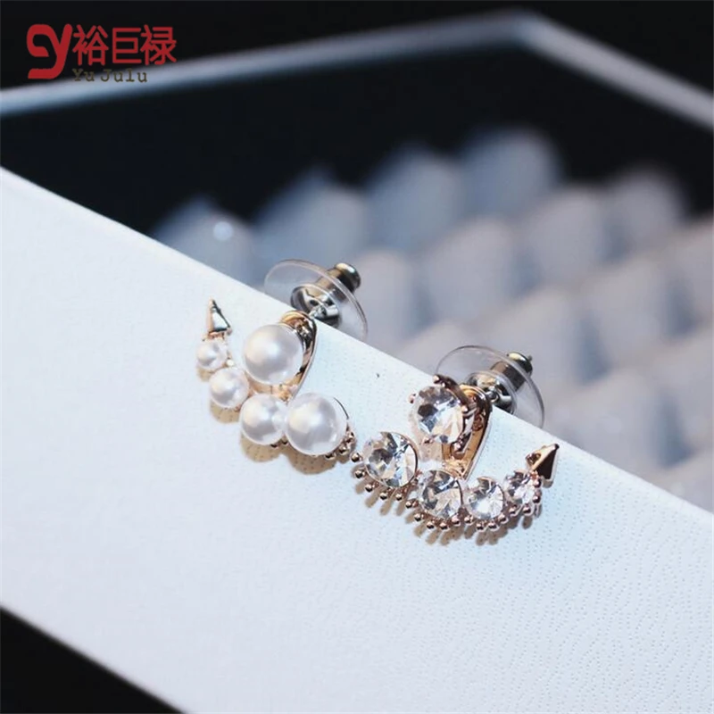 new south Korean series pearl asymmetric money S925 silver needle set auger joker stud earrings earrings female temperament
new south Korean series pearl asymmetric money S925 silver needle set auger joker stud earrings earrings female temperament