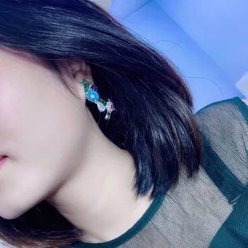Qi Xuan_Jewelry_New Elegant Asymmetry Earrings S925 Silver Inlay Zircon Elegant And Irregular Irregular_Factory Direct Sales 
Qi Xuan_Jewelry_New Elegant Asymmetry Earrings S925 Silver Inlay Zircon Elegant And Irregular Irregular_Factory Direct Sales