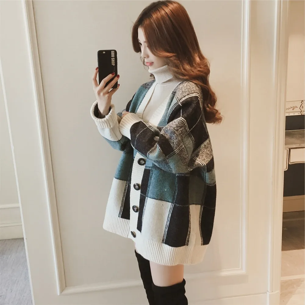 2018 early spring new Korean version of the long loose thick lattice hit color V-neck knit cardigan sweater
2018 early spring new Korean version of the long loose thick lattice hit color V-neck knit cardigan sweater
