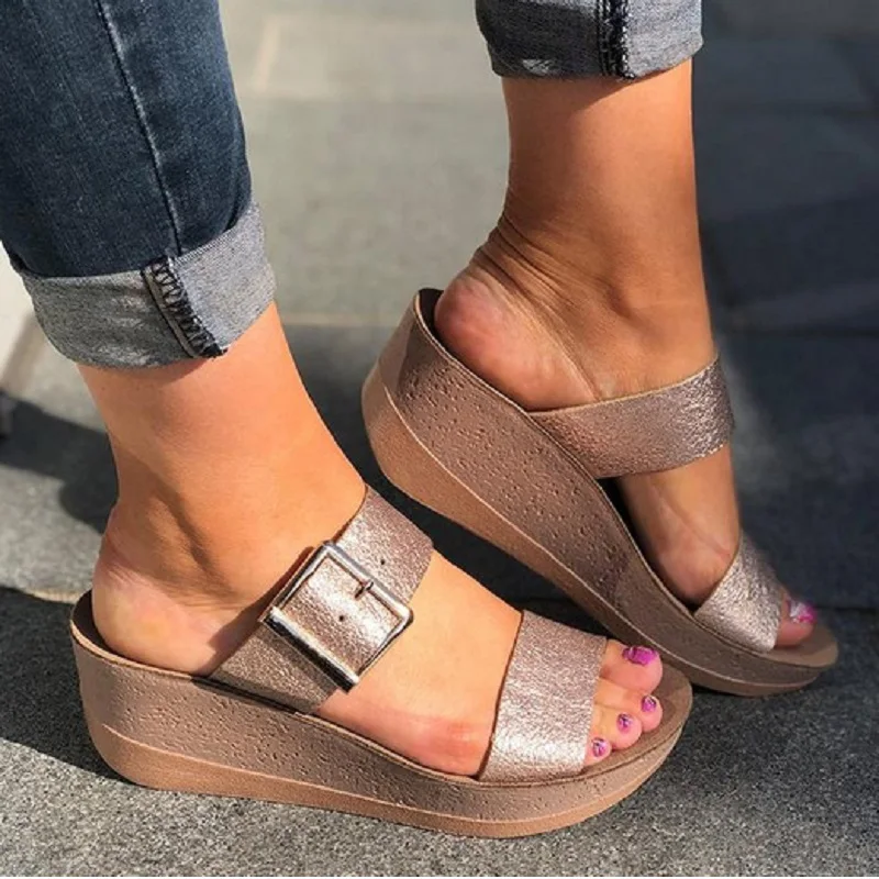 Summer women platform slippers high heels wedges sexy sandals open toe ladies slides roman beach shoes big size flip flops
Summer women platform slippers high heels wedges sexy sandals open toe ladies slides roman beach shoes big size flip flops