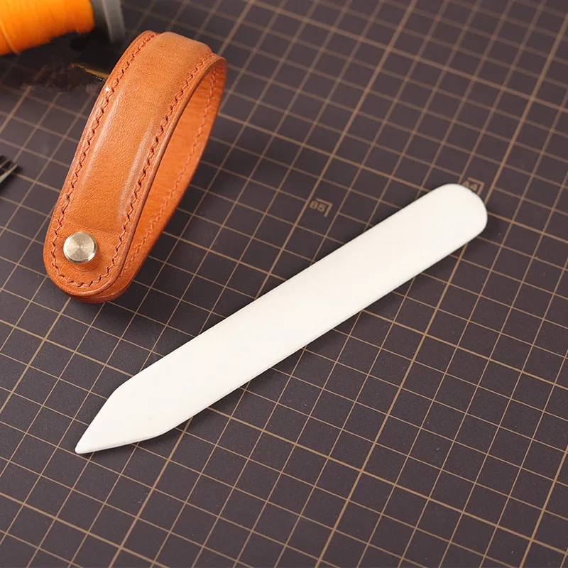 Designer Hand Sanding Block Leather Edge Trimming Knife Polishing Slicker Tool Flat Bone Knife DIY Leather Craft Tools Burnisher
Designer Hand Sanding Block Leather Edge Trimming Knife Polishing Slicker Tool Flat Bone Knife DIY Leather Craft Tools Burnisher