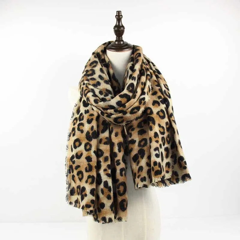 2018 New Red animal leopard imitation cashmere print ladies autumn and winter warm sexy scarf
2018 New Red animal leopard imitation cashmere print ladies autumn and winter warm sexy scarf