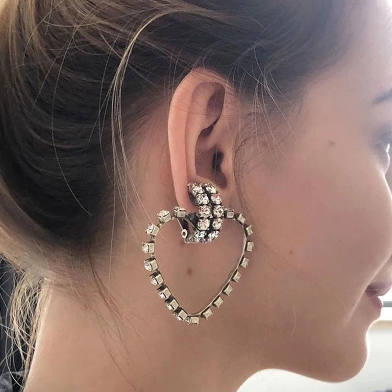 Rongho Vintage Big Crystal Heart Earrings for Women Charms Brincos Cup Chain heart Earring Pendant femme love jewelry
Rongho Vintage Big Crystal Heart Earrings for Women Charms Brincos Cup Chain heart Earring Pendant femme love jewelry