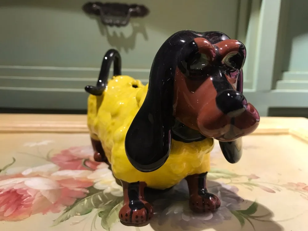 American Hand Painted Ceramic Sweater Dachshund Moneybox Pet Dog Decorative Decoration Living Room Ornamnet
American Hand Painted Ceramic Sweater Dachshund Moneybox Pet Dog Decorative Decoration Living Room Ornamnet