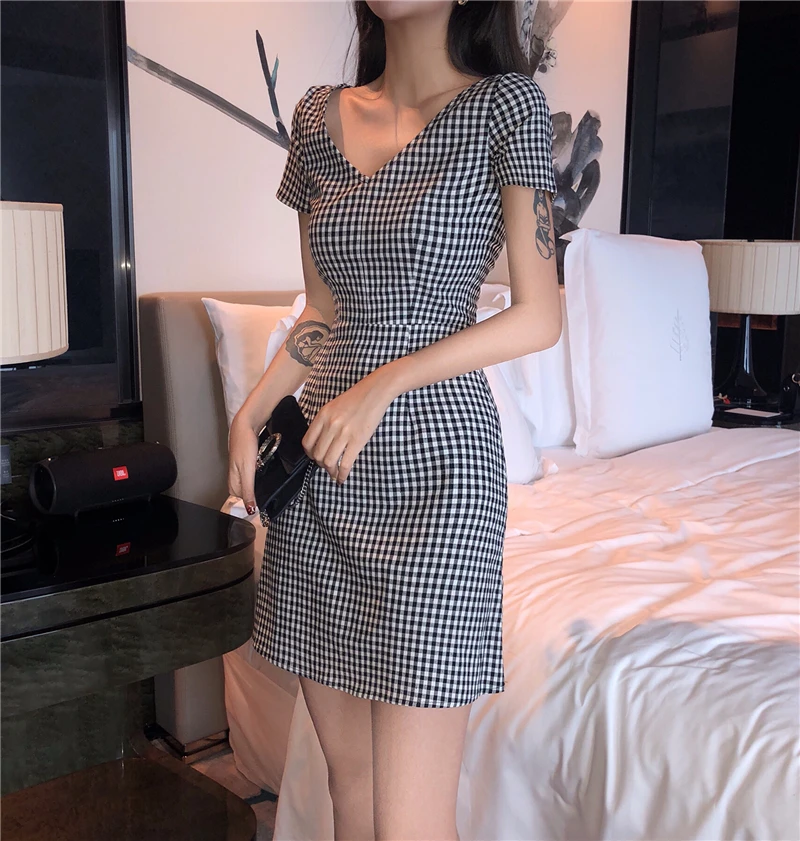 Plaid Deep V-neck Sexy&club Dress Elegant 2019 Black White Spring Summer Dresses Women Clothes Female Vestidos Verano 2019 QH287
Plaid Deep V-neck Sexy&club Dress Elegant 2019 Black White Spring Summer Dresses Women Clothes Female Vestidos Verano 2019 QH287