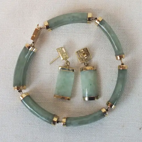 304 Gold bracelet and earrings. Marked 
304 Gold bracelet and earrings. Marked