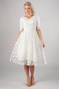 A-line Lace Short Modest Wedding Dresses With Half Sleeves V Neck Buttons Back Knee Length Vintage Modest Gown Custom Made
A-line Lace Short Modest Wedding Dresses With Half Sleeves V Neck Buttons Back Knee Length Vintage Modest Gown Custom Made