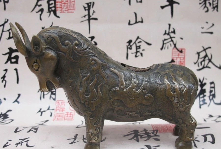 Chinese Folk Classical Bronze Copper carving Flames Bull Ox Animal Statue a 0518
Chinese Folk Classical Bronze Copper carving Flames Bull Ox Animal Statue a 0518