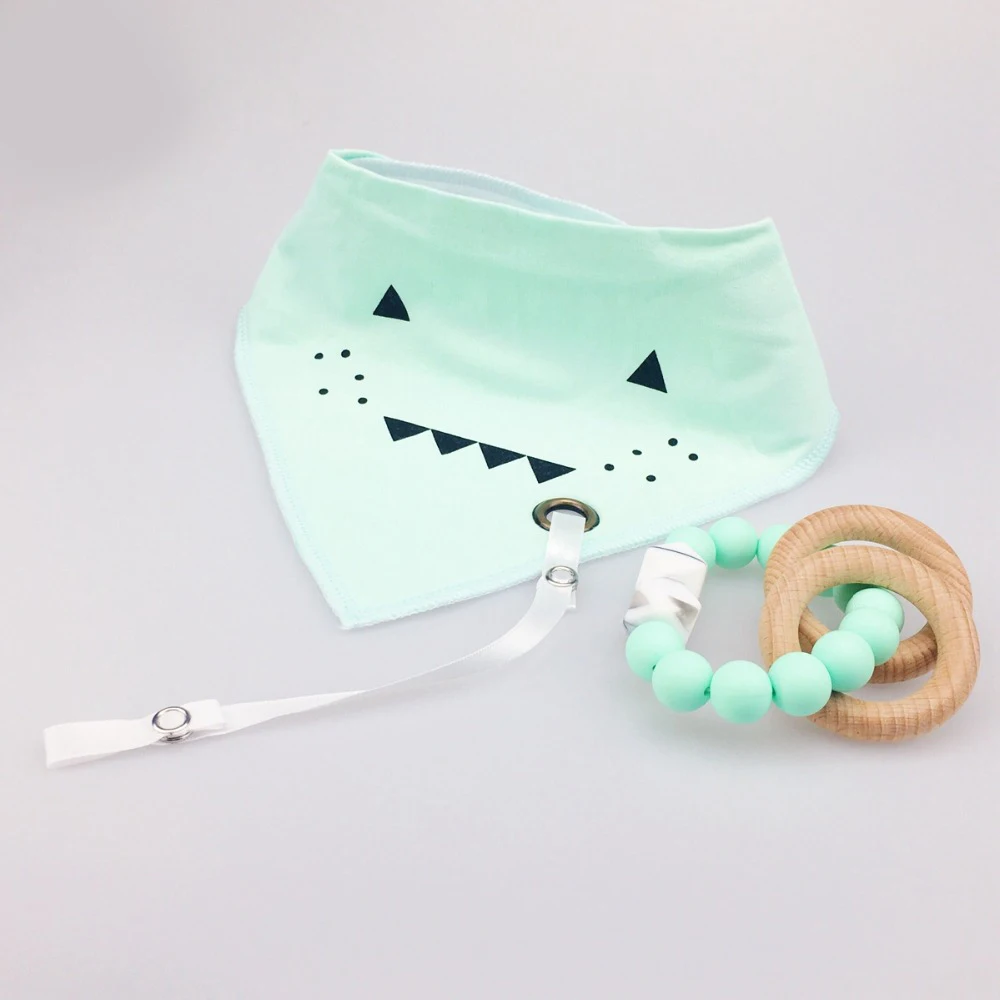2pc/set Cute Cotton Baby Bib Pendant Teethers Infant Feeding Toy Child Baby Accessories Natural Wood Teething Nurse Gift
2pc/set Cute Cotton Baby Bib Pendant Teethers Infant Feeding Toy Child Baby Accessories Natural Wood Teething Nurse Gift