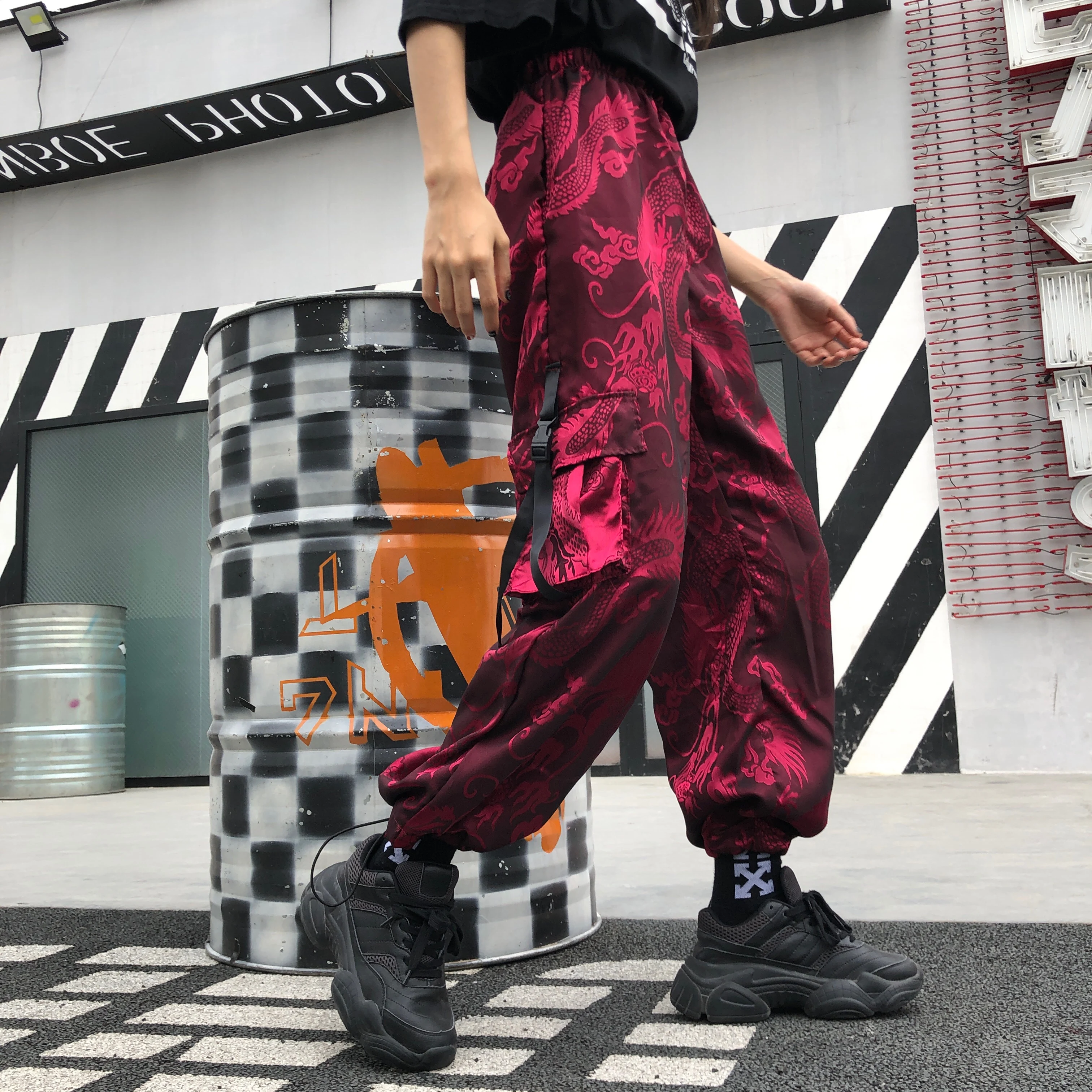 Streetwear Loose Wide Plus Size Ripped Hole Denim Oversized Harajuku Pant Korean Vintage Punk Letter Print Hip Hop Trouser Track
Streetwear Loose Wide Plus Size Ripped Hole Denim Oversized Harajuku Pant Korean Vintage Punk Letter Print Hip Hop Trouser Track