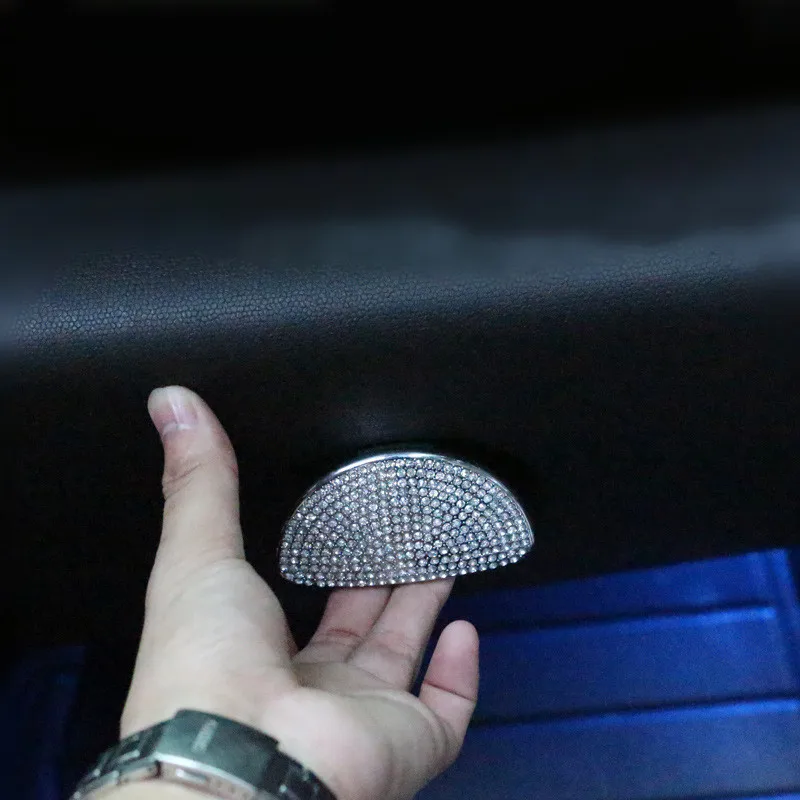 Bling Bling Passenger Glove Box Handle Sticker Storage Box Clasp Hand Sticker Crystals Decal for Mini Cooper Countryman R60 R61
Bling Bling Passenger Glove Box Handle Sticker Storage Box Clasp Hand Sticker Crystals Decal for Mini Cooper Countryman R60 R61