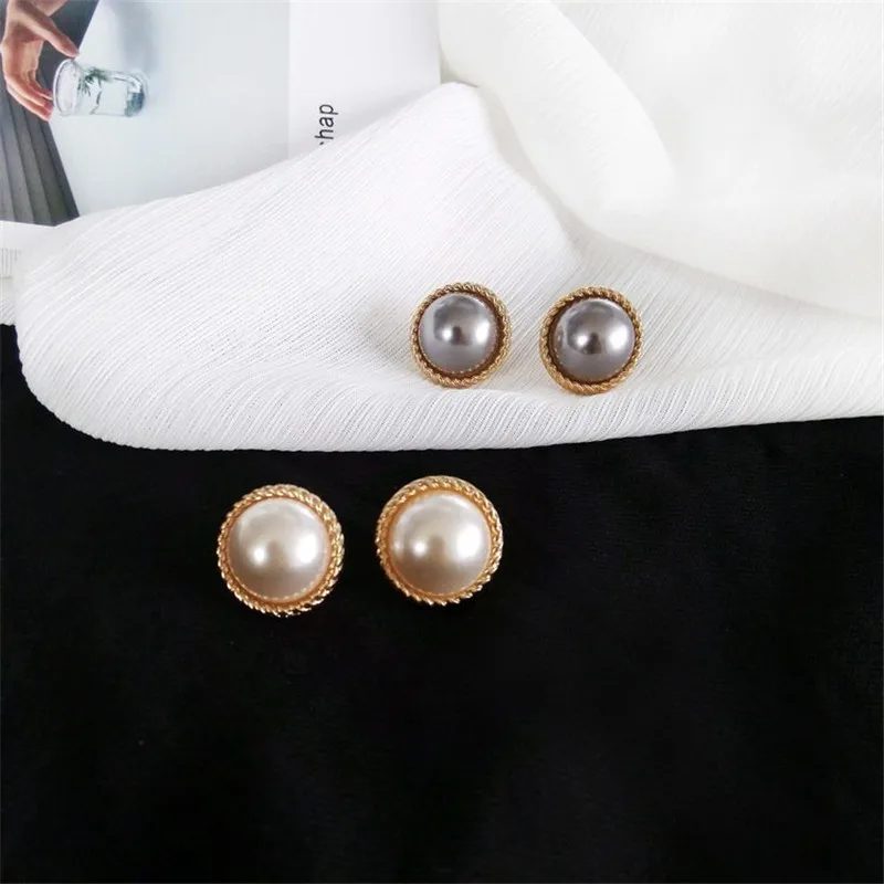 Stud earrings female metal round pearl women stud earrings elegant fashion minimalist pearl stud earrings earrings of women
Stud earrings female metal round pearl women stud earrings elegant fashion minimalist pearl stud earrings earrings of women
