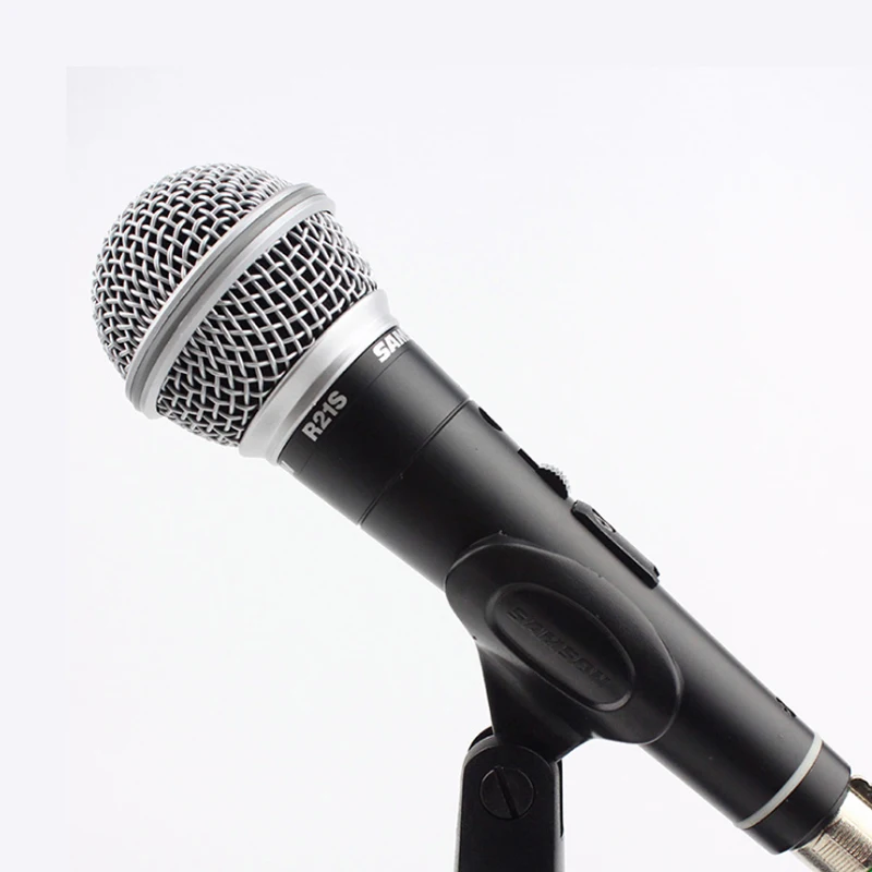 Samson R21S Dynamic Cardioid Handheld Microphone for stage live with XLR to 1/4" Mic Cable and Mic Clip
Samson R21S Dynamic Cardioid Handheld Microphone for stage live with XLR to 1/4" Mic Cable and Mic Clip