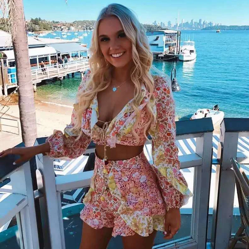 High Quality Summer Autumn Women Floral Print Two Piece Sets Sexy V Neck Ruffles Short Top Blouse and Shorts Holiday Vacation Pa
High Quality Summer Autumn Women Floral Print Two Piece Sets Sexy V Neck Ruffles Short Top Blouse and Shorts Holiday Vacation Pa