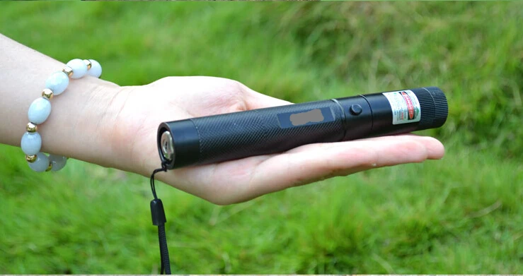 AAA High power Brand Military green Laser Pointer 500w 50000m 532nm Flashlight burning match burn cigarettes Light Astronomy LAZ
AAA High power Brand Military green Laser Pointer 500w 50000m 532nm Flashlight burning match burn cigarettes Light Astronomy LAZ