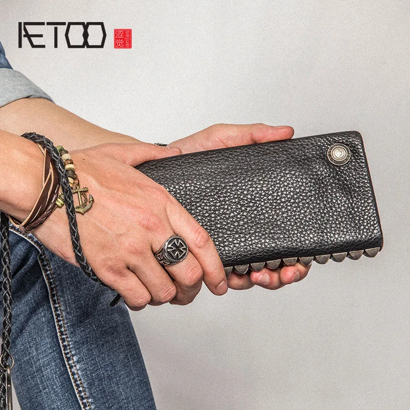 AETOO Studded wallet men's long leather zipper purse soft leather suede leather punk creative tide youth men's wallet 
AETOO Studded wallet men's long leather zipper purse soft leather suede leather punk creative tide youth men's wallet