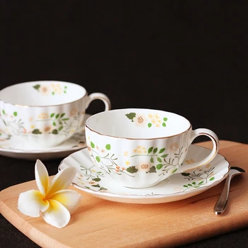 1 Set 180ml British Style Floral Bone China Coffee Cup Set Ceramic Tea Cup & Saucer Set Luxury Gift Afternoon Tea
1 Set 180ml British Style Floral Bone China Coffee Cup Set Ceramic Tea Cup & Saucer Set Luxury Gift Afternoon Tea