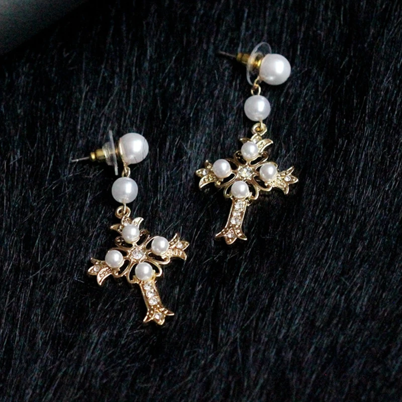 Korean Trendy Baroque pearl beads hollow cross dangle earrings for women silver needle long Bohemian drop earrings oorbellen
Korean Trendy Baroque pearl beads hollow cross dangle earrings for women silver needle long Bohemian drop earrings oorbellen