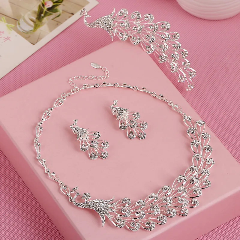 3set/lot NY bride set of high-end fashion chain crystal necklace earrings set peacock comb Korean bride clavicle chain wholesale
3set/lot NY bride set of high-end fashion chain crystal necklace earrings set peacock comb Korean bride clavicle chain wholesale