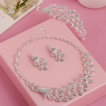 3set/lot NY bride set of high-end fashion chain crystal necklace earrings set peacock comb Korean bride clavicle chain wholesale
3set/lot NY bride set of high-end fashion chain crystal necklace earrings set peacock comb Korean bride clavicle chain wholesale