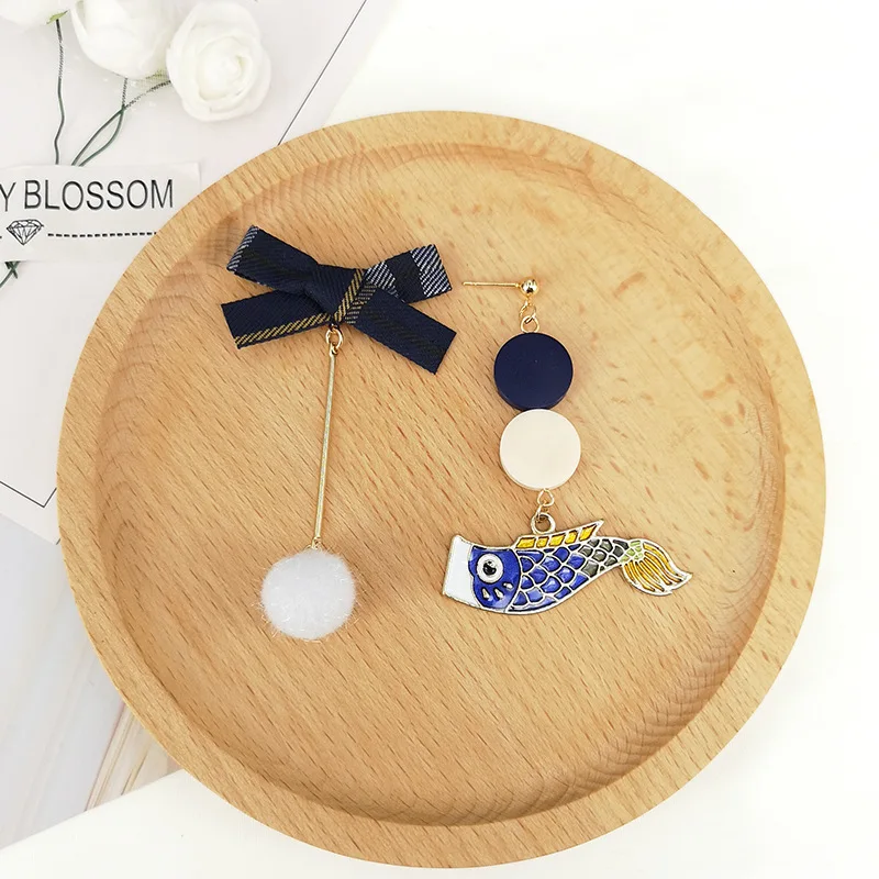 Japanese and wind blue squid lucky fish earrings lattice with bow hair ball 
Japanese and wind blue squid lucky fish earrings lattice with bow hair ball