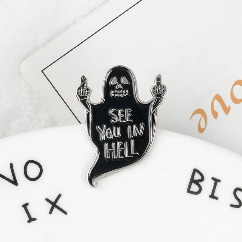 Hot Black Cat Ghostly Despise Gesture Brooch Badge Joker Collar Denim Jacket Halloween Accessories Accessories Friends Gift
Hot Black Cat Ghostly Despise Gesture Brooch Badge Joker Collar Denim Jacket Halloween Accessories Accessories Friends Gift