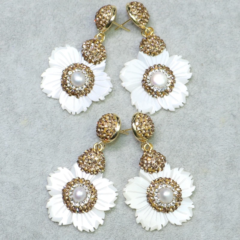 Flower shell earrings Pave gold rhinestone earring Fashion shell fashion jewelry earrings gift for lady 9153
Flower shell earrings Pave gold rhinestone earring Fashion shell fashion jewelry earrings gift for lady 9153