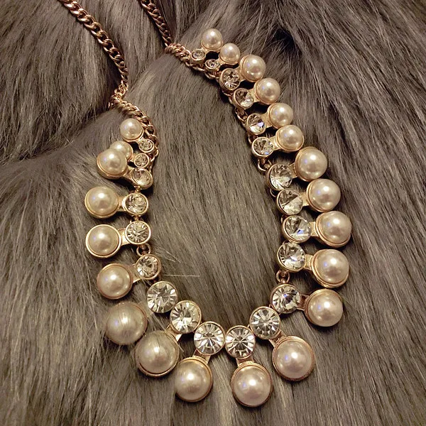 famous brand retro fashion big gold statement necklace Crystal Pendant women sweater chain short chain clavicle Women jewelry
famous brand retro fashion big gold statement necklace Crystal Pendant women sweater chain short chain clavicle Women jewelry