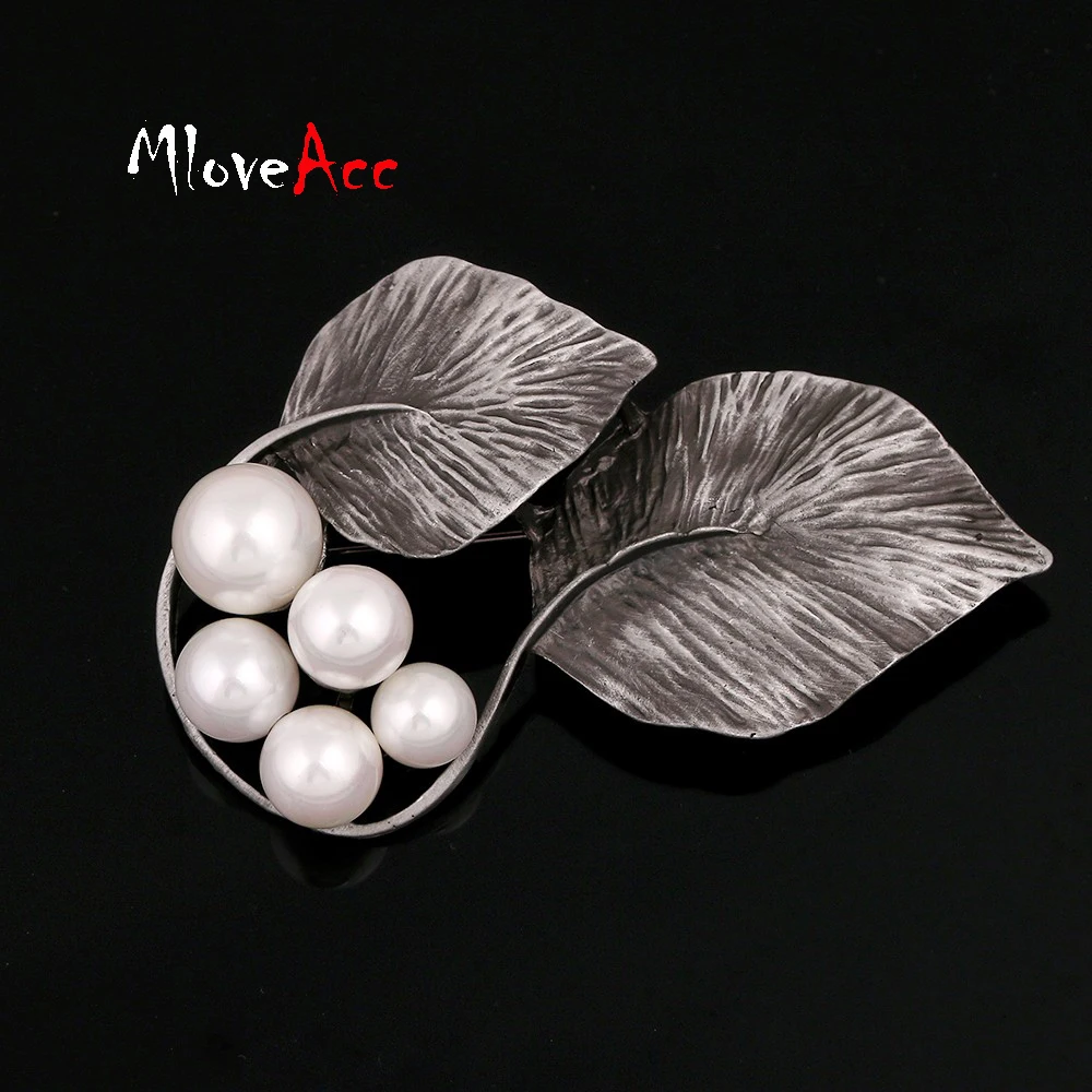 MloveAcc Brand Vintage Elegant Simulated Pearl Fashion Brooches Pins High Quality Party Scarf Clip Jewelry Brooch for Women Gift
MloveAcc Brand Vintage Elegant Simulated Pearl Fashion Brooches Pins High Quality Party Scarf Clip Jewelry Brooch for Women Gift