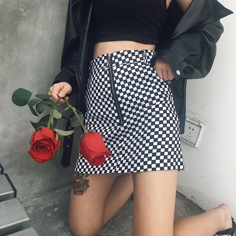Women Harajuku Style New Summer Casual Zipper Ring A-line High Waist Mini Skirts Female Black White Checkerboard Plaid Skirts
Women Harajuku Style New Summer Casual Zipper Ring A-line High Waist Mini Skirts Female Black White Checkerboard Plaid Skirts