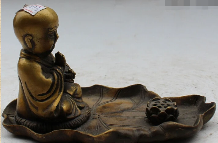 p6159 Chinese Bronze Collect Dynasty Pray Bless Young Monk Statue On Lotus Leaf Plate
p6159 Chinese Bronze Collect Dynasty Pray Bless Young Monk Statue On Lotus Leaf Plate