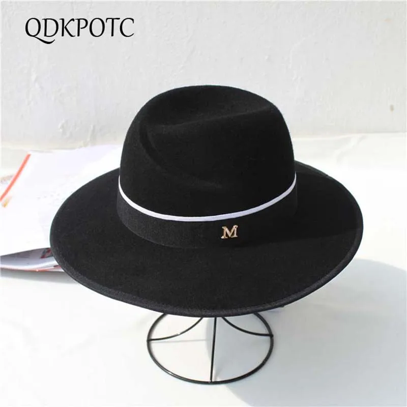 QDKPOTC Autumn Winter Wide Brim Fedoras Men Women Vintage Jazz Hats Cap Fashion Wool Felt Hat Unisex Black Felt Bowler Trilby
QDKPOTC Autumn Winter Wide Brim Fedoras Men Women Vintage Jazz Hats Cap Fashion Wool Felt Hat Unisex Black Felt Bowler Trilby