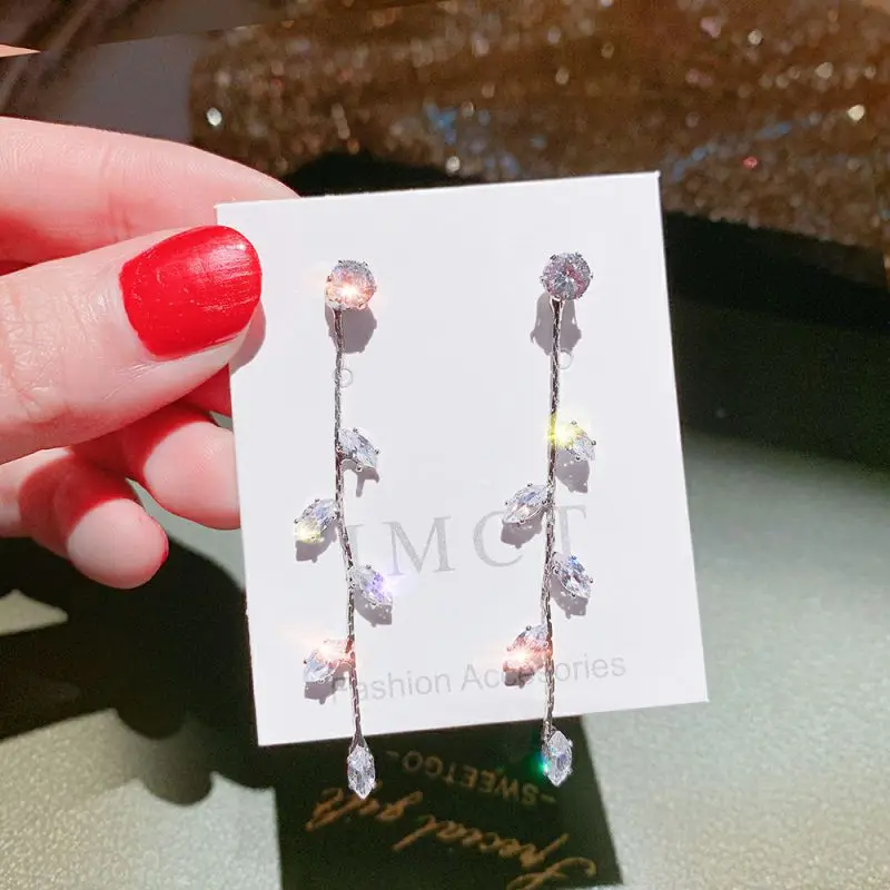 New Fashionable Women's Earrings in 2019 Long Crystal Earrings Korean Earrings Long Drop Earrings Gift for Party
New Fashionable Women's Earrings in 2019 Long Crystal Earrings Korean Earrings Long Drop Earrings Gift for Party