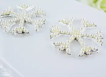 50pcs Christmas snowflake pearl buttons metal rhinestone button scrapbooking Invitation Card buttons diy headwear accessory
50pcs Christmas snowflake pearl buttons metal rhinestone button scrapbooking Invitation Card buttons diy headwear accessory