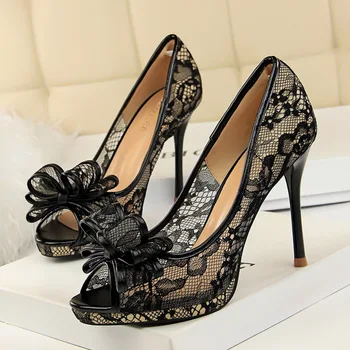 Fine heel, high heel, shallow mouth, hollow mesh butterfly-knot single shoes in European and American sexy nightclubs
Fine heel, high heel, shallow mouth, hollow mesh butterfly-knot single shoes in European and American sexy nightclubs