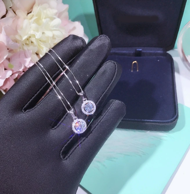 Hot 100% Original 925 Sterling Silver Romantic Fashion Women Necklace Jewelry Silver Color AAA Zircon Round Pendant Necklace
Hot 100% Original 925 Sterling Silver Romantic Fashion Women Necklace Jewelry Silver Color AAA Zircon Round Pendant Necklace