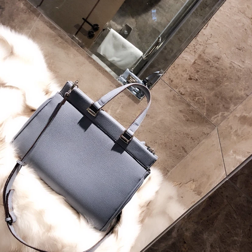1167 2019 Women Fashion Genuine Leather Handbag Designer Brand Female Shoulder Cross Body Bags Lady Hand Bags Large Totes
1167 2019 Women Fashion Genuine Leather Handbag Designer Brand Female Shoulder Cross Body Bags Lady Hand Bags Large Totes