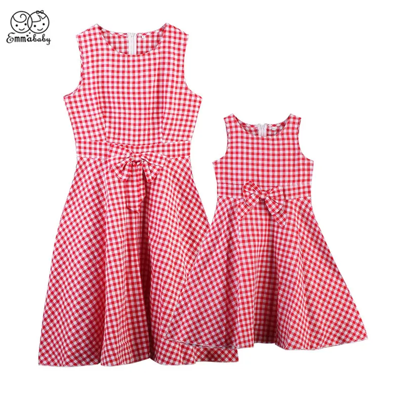 Summer Fashion Family Matching Outfits Mother Daughter Girls Sleeveless Plaid Printed Dresses Bowknot Cute Cotton Pleated Dress
Summer Fashion Family Matching Outfits Mother Daughter Girls Sleeveless Plaid Printed Dresses Bowknot Cute Cotton Pleated Dress