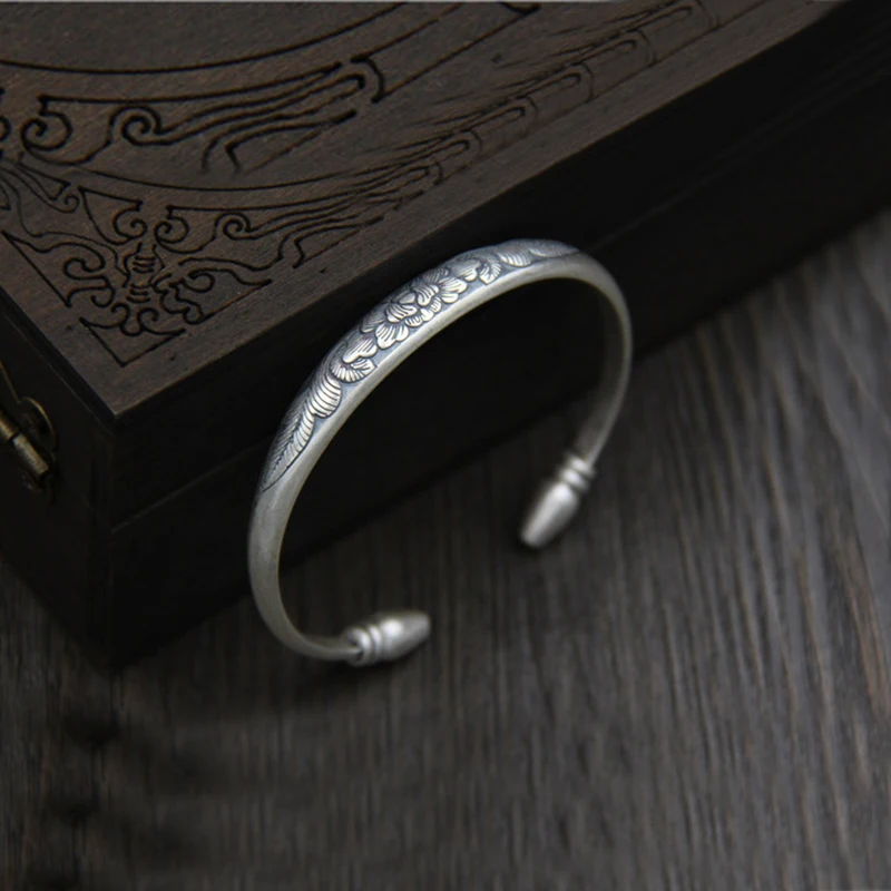 S999 sterling silver retro female bracelet carved peony Thai silver bracelet gift for mom birthday gift
S999 sterling silver retro female bracelet carved peony Thai silver bracelet gift for mom birthday gift