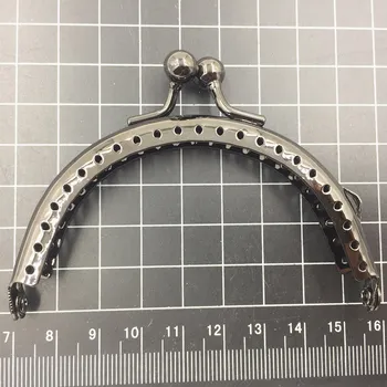 1Pc Kiss Clasps Lock Handbag Handle Making Findings Black Metal Arch Frame Fashion 8.5cm
1Pc Kiss Clasps Lock Handbag Handle Making Findings Black Metal Arch Frame Fashion 8.5cm