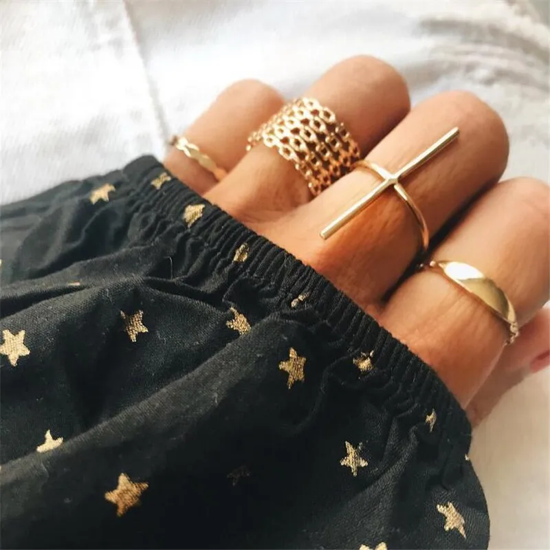 BUTEELUVV Creative Cross Geometric Midi Rings Fashion Jewelry Minimalist Gold Color Hollow Carved Knuckle Rings Set for Women
BUTEELUVV Creative Cross Geometric Midi Rings Fashion Jewelry Minimalist Gold Color Hollow Carved Knuckle Rings Set for Women