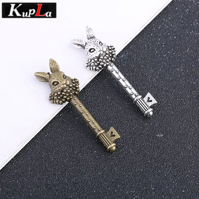Vintage Rabbit Key Charms Classic Fashion Handmade Metal DIY Accessories Charms for Bijouterie Wholesale C6310
Vintage Rabbit Key Charms Classic Fashion Handmade Metal DIY Accessories Charms for Bijouterie Wholesale C6310