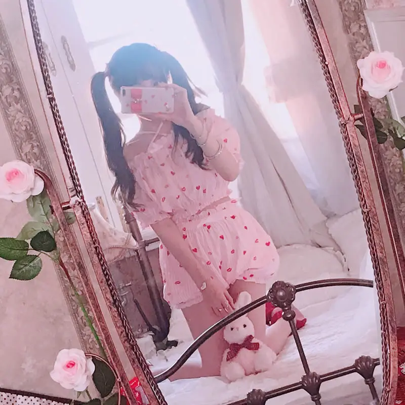 KEQI Princess sweet lolita suit Summer fashion sweet soft sister love red lip cross bandage blouse bubble shorts suit women TB16
KEQI Princess sweet lolita suit Summer fashion sweet soft sister love red lip cross bandage blouse bubble shorts suit women TB16