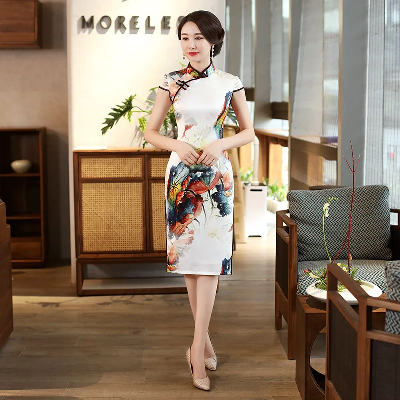 2019 White Print Women Sexy Vintage Short Cheongsam Novelty Chinese Style Mandarin Collar Dress Ladies Slim Qipao Size M-3XL
2019 White Print Women Sexy Vintage Short Cheongsam Novelty Chinese Style Mandarin Collar Dress Ladies Slim Qipao Size M-3XL