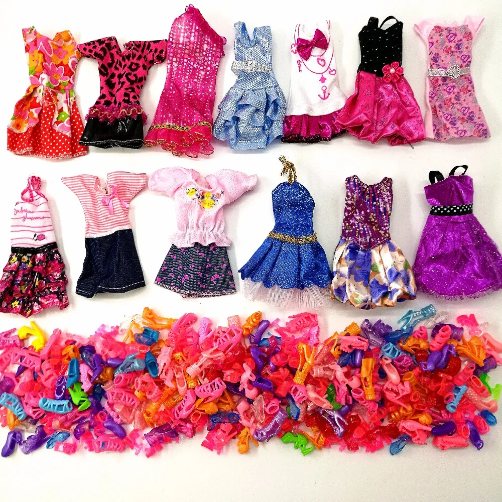 12 Pcs = Handmade Party 5 sets Clothes Fashion Mixed style Dress + 7 Pair Accessories Shoes for Barbie Doll Best Gift Girl Toys
12 Pcs = Handmade Party 5 sets Clothes Fashion Mixed style Dress + 7 Pair Accessories Shoes for Barbie Doll Best Gift Girl Toys