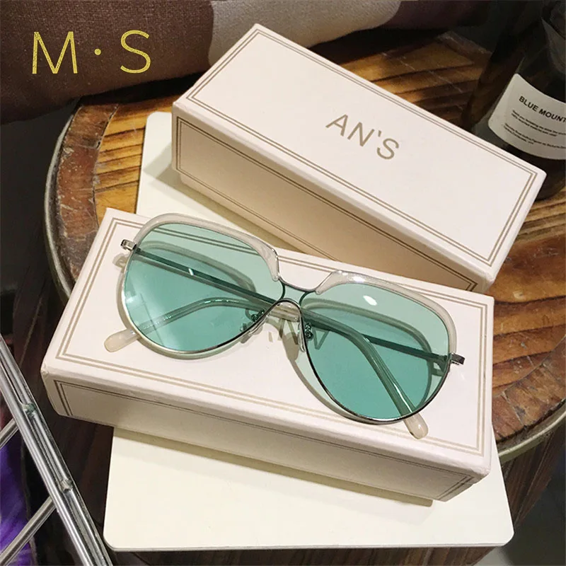 2019 Unisex Sunglasses Brand Designer Oversize Sun Glasses Fashion Men Luxury Decoration Classic Eyewear Women Sunglasses
2019 Unisex Sunglasses Brand Designer Oversize Sun Glasses Fashion Men Luxury Decoration Classic Eyewear Women Sunglasses