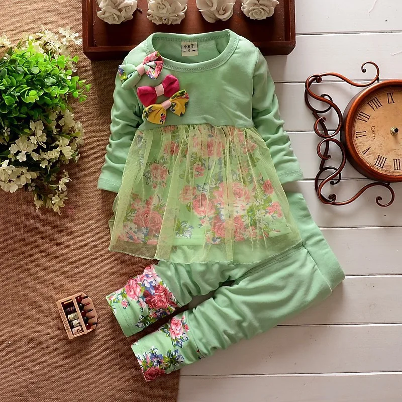 Spring and autumn wear new girl suit, bow tie, broken yarn, long sleeved jacket and trousers.
Spring and autumn wear new girl suit, bow tie, broken yarn, long sleeved jacket and trousers.