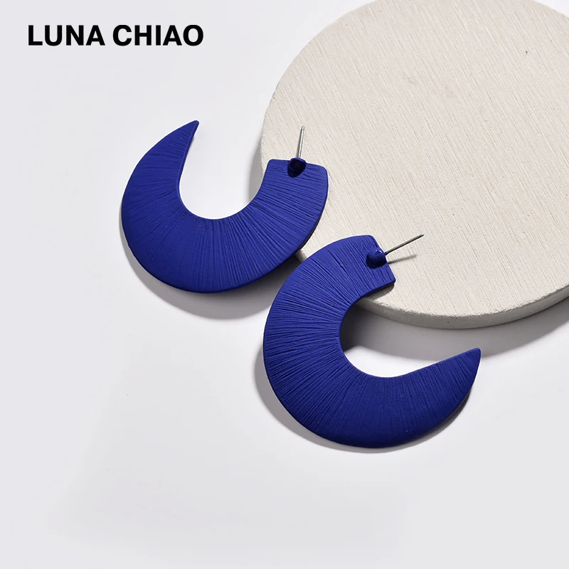 LUNA CHIAO Semi Cricle Metal Matte Colored Coating Mauve Olive Green Color Big Stud Earrings for Fall Winter
LUNA CHIAO Semi Cricle Metal Matte Colored Coating Mauve Olive Green Color Big Stud Earrings for Fall Winter