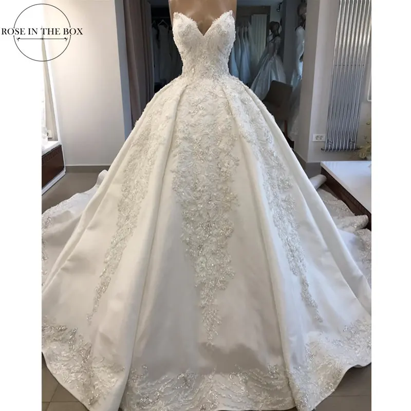 Luxury Beading White Wedding Dress Satin Customized Appliques Bride Dress Plus Size Sexy Backless Wedding Gowns Lace Up Back
Luxury Beading White Wedding Dress Satin Customized Appliques Bride Dress Plus Size Sexy Backless Wedding Gowns Lace Up Back