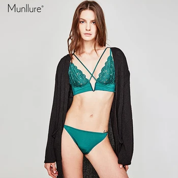 Munllure V buckle strap lace chest sexy underwear women panties suit female ultra-thin bra on the support steel ring bra set
Munllure V buckle strap lace chest sexy underwear women panties suit female ultra-thin bra on the support steel ring bra set
